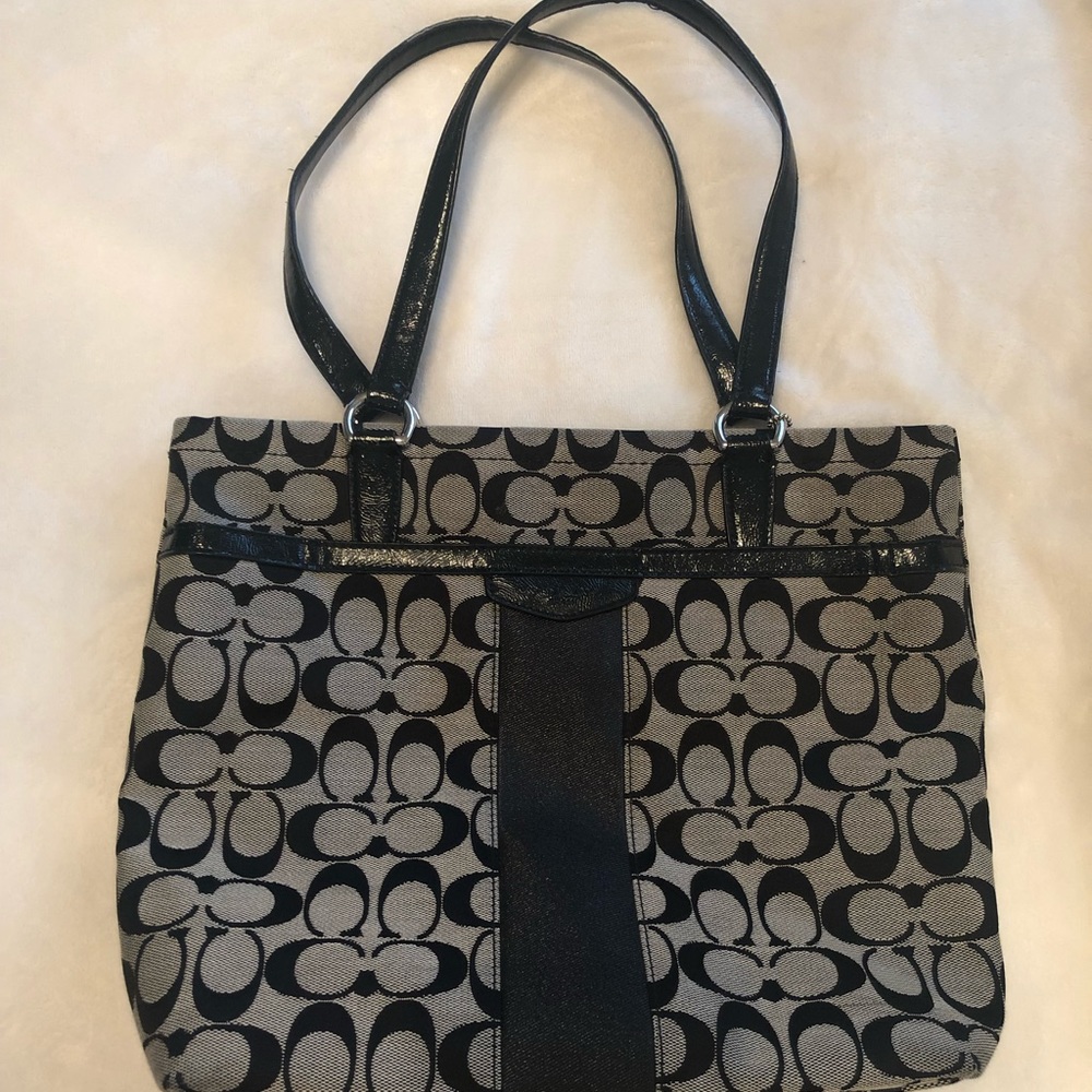FLASH SALE immaculate classic Coach tote 👜